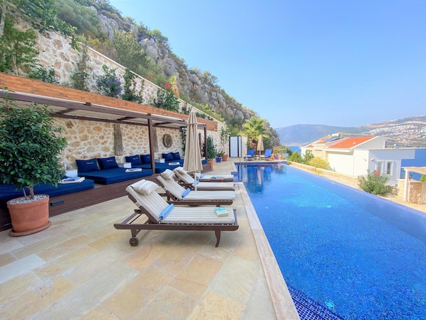 Piscine extérieure, piscine chauffée