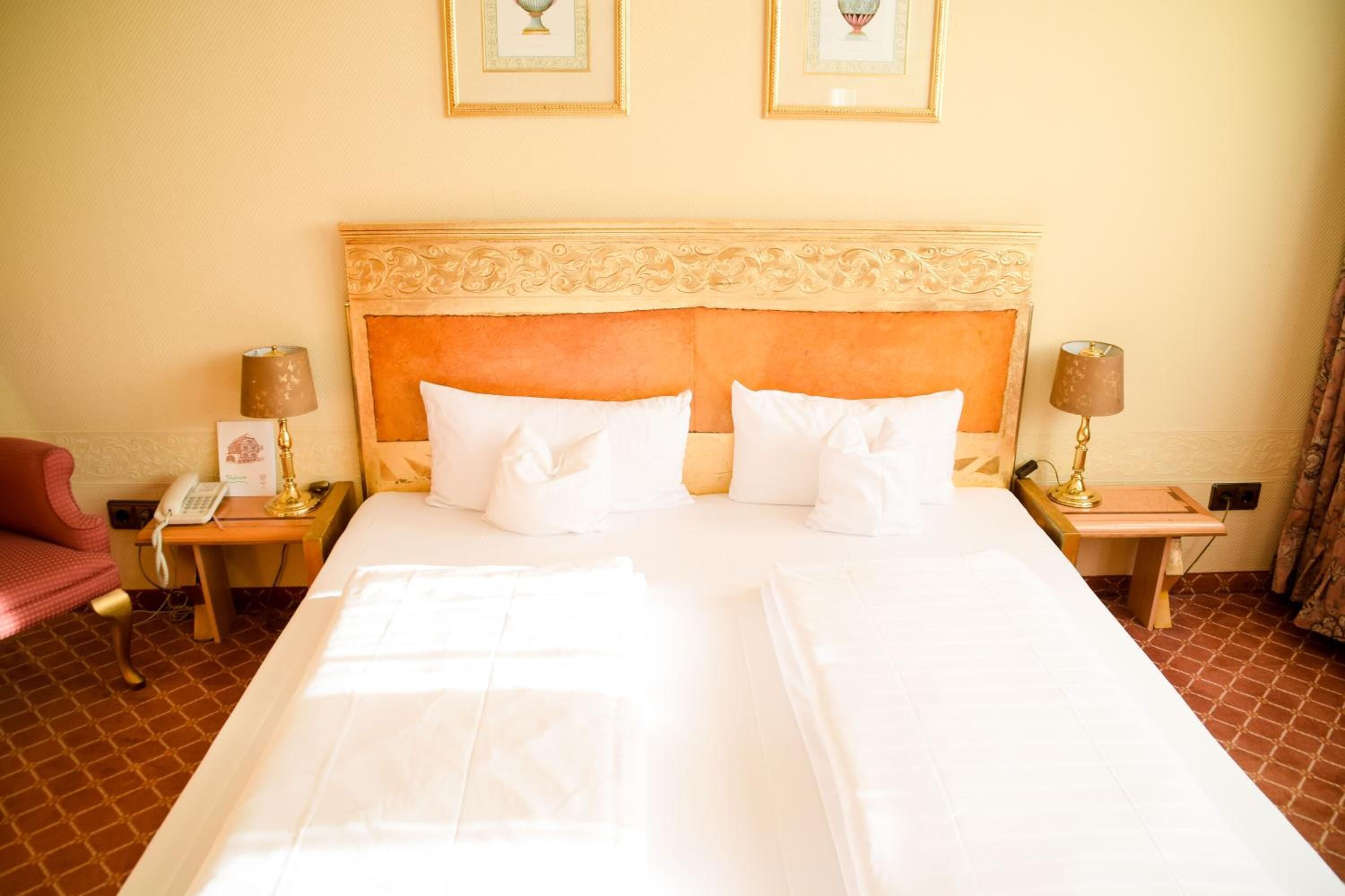 1 bedroom, desk, wifi, bed sheets