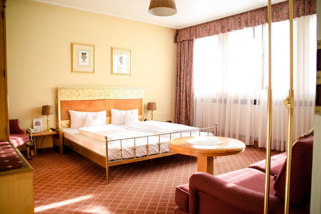 1 bedroom, desk, wifi, bed sheets