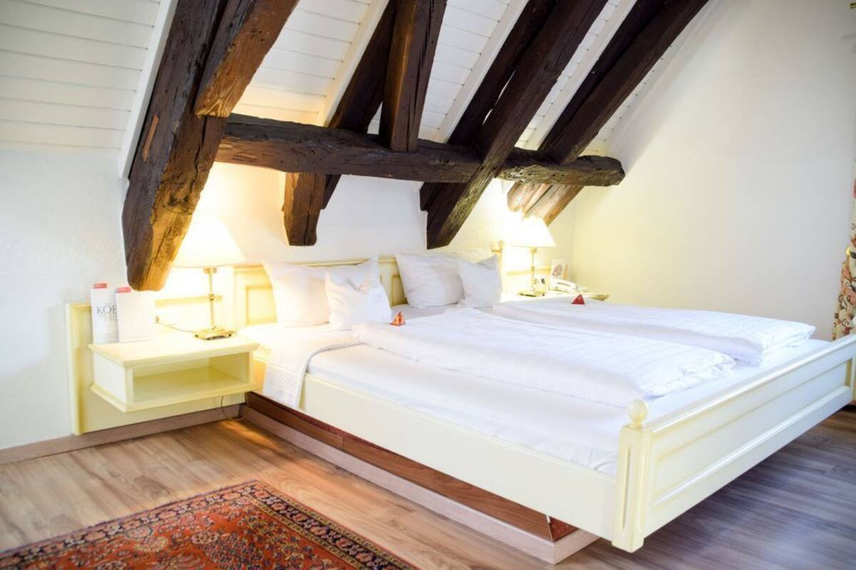 1 bedroom, desk, wifi, bed sheets