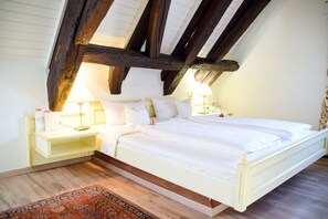 Escritorio, wifi, ropa de cama