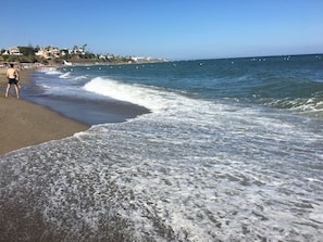 Beach nearby, sun-loungers - Holiday Heaven - *Miraflores Resort (Mijas Costa)