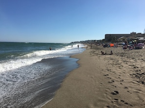 Beach nearby, sun loungers