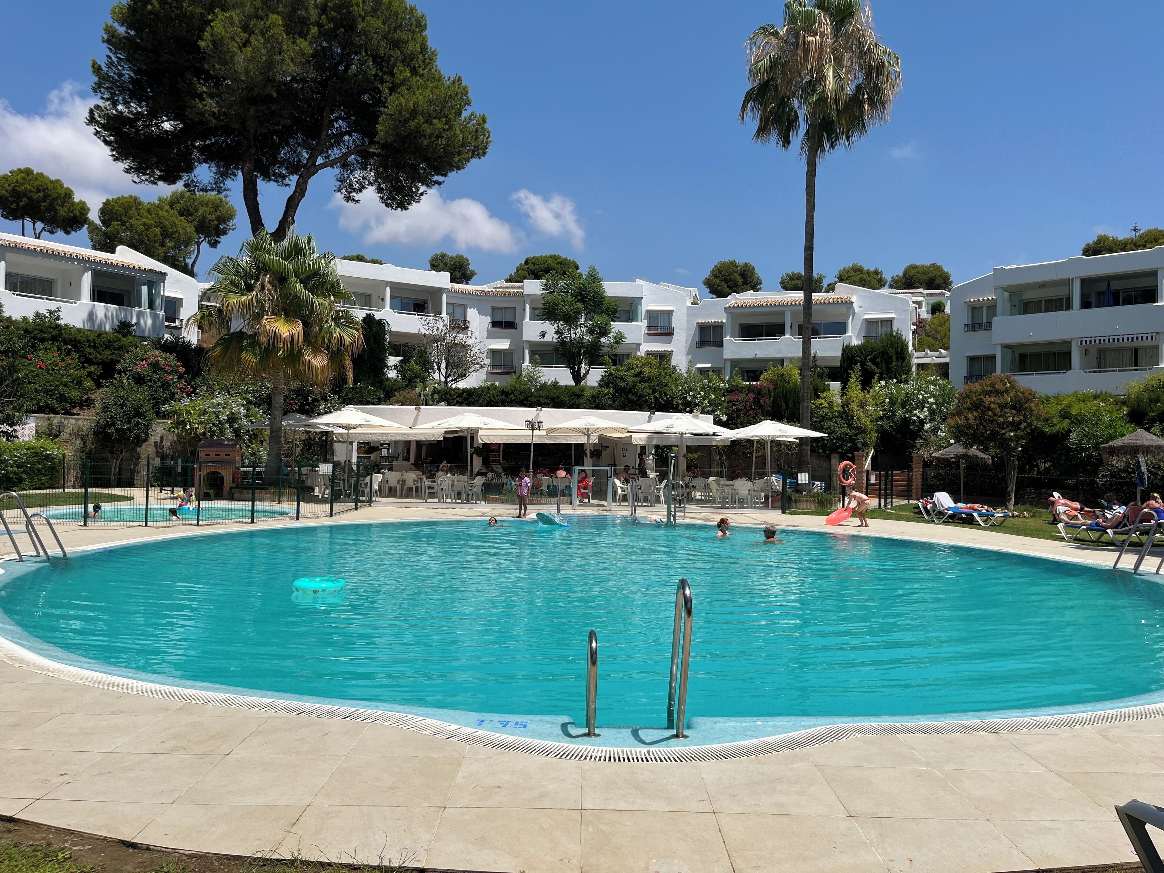 حمّام سباحة خارجي