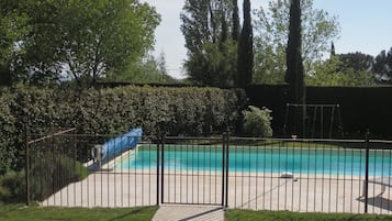 Alberca al aire libre y alberca climatizada