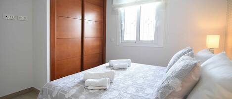 2 Schlafzimmer, Zimmersafe, Bügeleisen/Bügelbrett, kostenloses WLAN