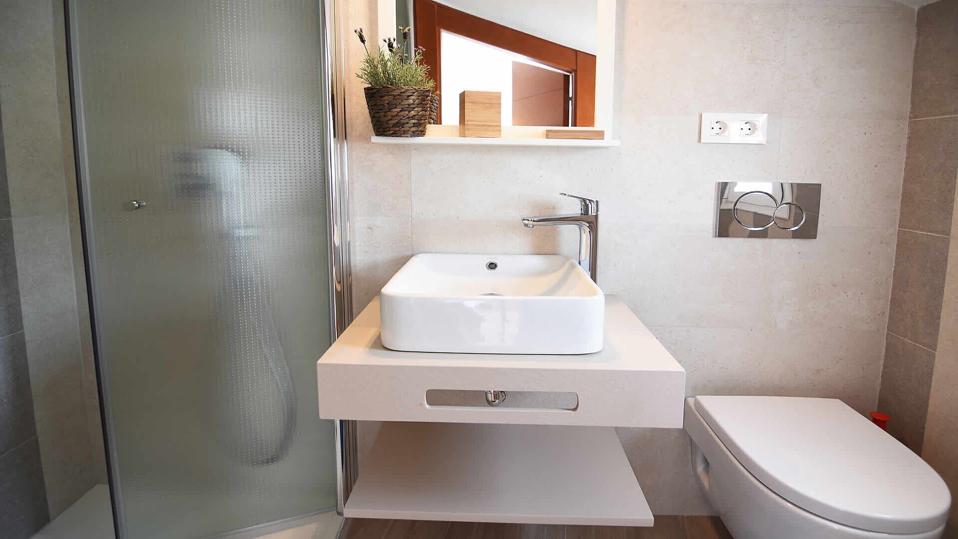 Douche, serviettes fournies