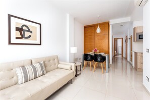 Een televisie en boeken