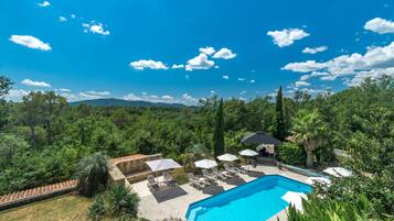 Piscine extérieure, piscine chauffée