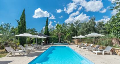 Villa con piscina, gimnasio, billar y mucho más!