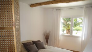 A bedroom with a bed, a window with curtains, and a wooden lattice wall. - House / Villa - CuersHouse with garden (Cuers)