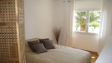 3 bedrooms, desk, iron/ironing board, travel cot