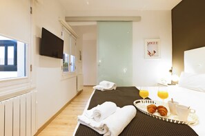 1 bedroom, in-room safe, free WiFi, bed sheets - Atocha Suite - Barrio de las Letras (Madrid)