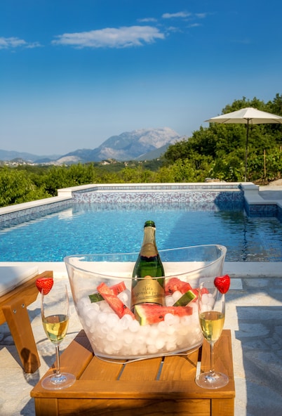 Villa with a view to nature, hydromassage heated pool, authentic stone property