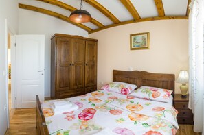 3 Schlafzimmer, Zimmersafe, Bügeleisen/Bügelbrett, Reisekinderbett