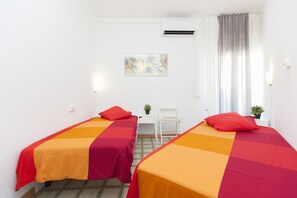 3 chambres, fer et planche à repasser, Wi-Fi, draps fournis