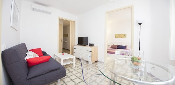 TV - Plaza España Fira apartment in Barcelona (Barcelona)