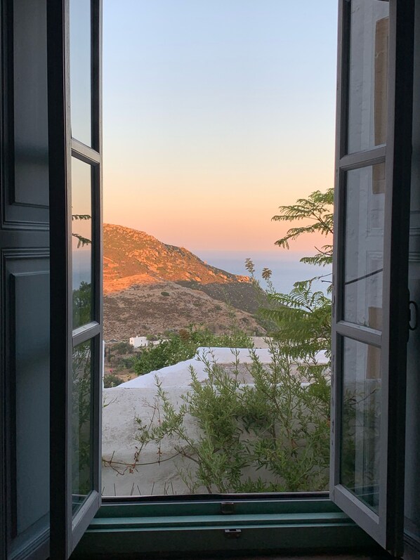 A view through an open window with a mountain landscape and a clear sky. - Chora - old house - sea / Chora - nice antic house - sea view (Patmos)