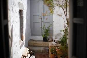 Exterior detail - Chora - old house - sea / Chora - nice antic house - sea view (Patmos)