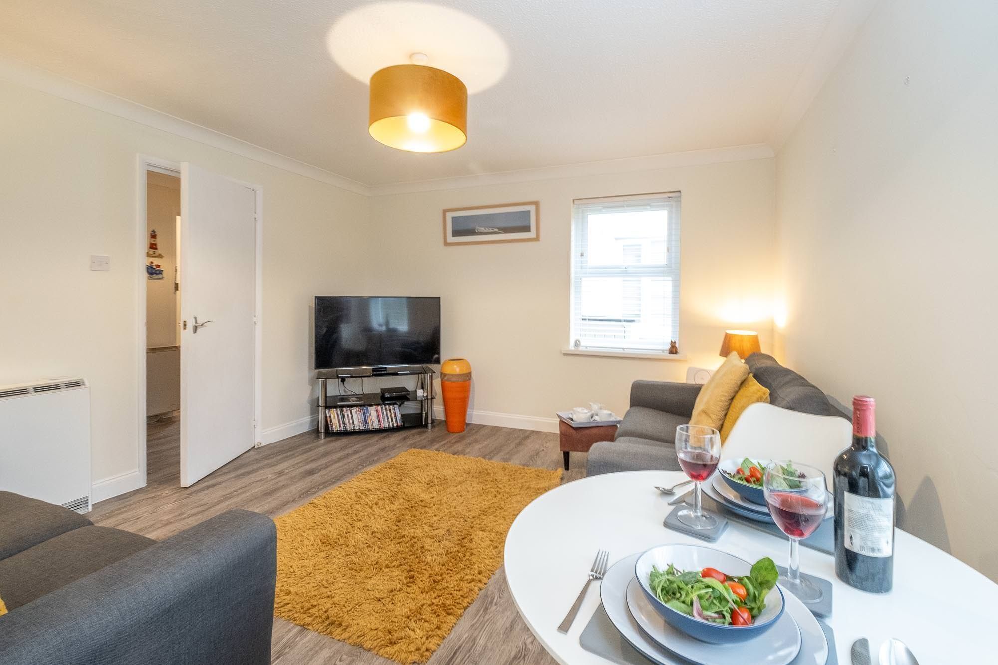 17 Britten Close - Sleeps 2 Guests  In 1 Bedroom - Aldeburgh