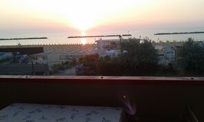 Terrace/patio - beachfront property, large balcony, unobstructed view of them (Lido Adriano)