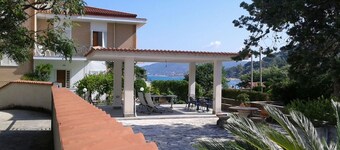 Villa Leucotea, house with garden in the village of Pozzillo 20 meters from the blue sea