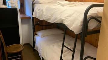 1 sovrum, skrivbord, strykjärn/strykbräda och gratis wi-fi