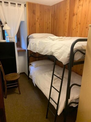 1 Schlafzimmer, Schreibtisch, Bügeleisen/Bügelbrett, kostenloses WLAN