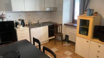 Kühlschrank, Ofen, Herdplatte, Geschirrspüler