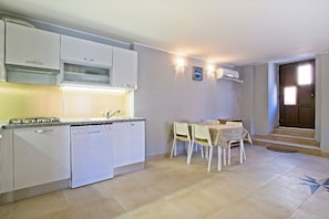 Refrigerador, horno, parrilla de estufa y lavavajillas 