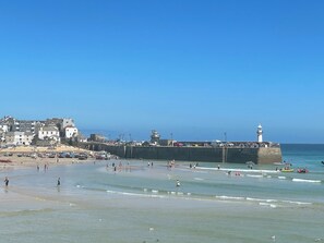 Beach nearby - Lovely, light and spacious Ground Floor Apartment With Terrace in St.Ives (St Ives)