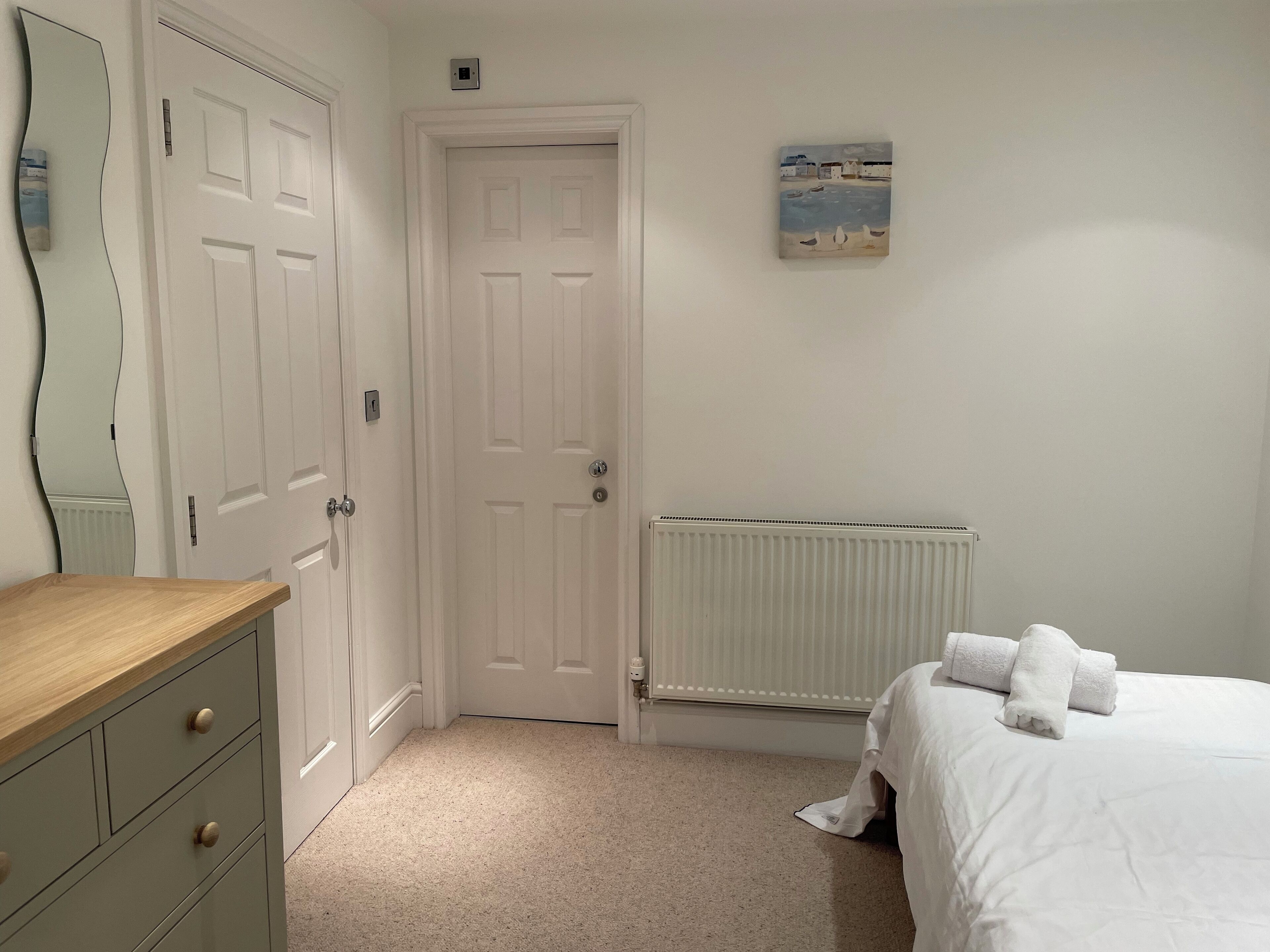 2 makuuhuonetta, silitysrauta/-lauta, ilmainen Wi-Fi, vuodevaatteet