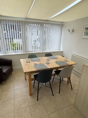 Dining - Lovely, light and spacious Ground Floor Apartment With Terrace in St.Ives (St Ives)