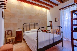 3 bedrooms, iron/ironing board, free WiFi, bed sheets - Casa Coll for six people with pool (Pollensa)