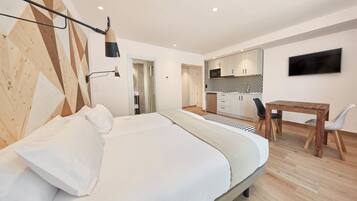 1 slaapkamer, een kluis op de kamer, een strijkplank/strijkijzer, wifi