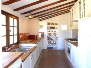 Microwave, dishwasher, cookware/dishes/utensils