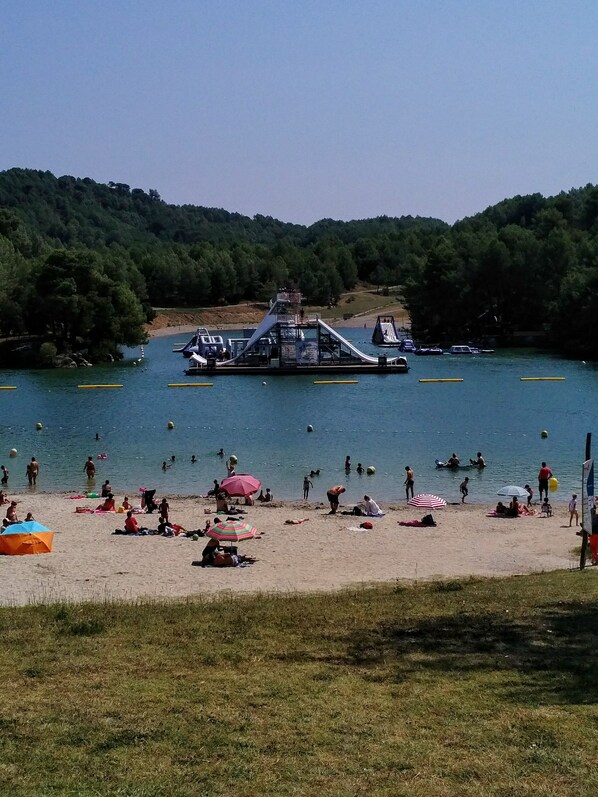 مناشف للشاطئ