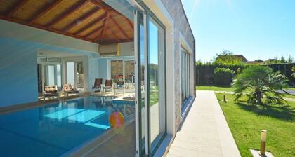 Wonderful private villa for 10 guests with private pool, A/C, hot tub, WIFI, TV, terrace and par...