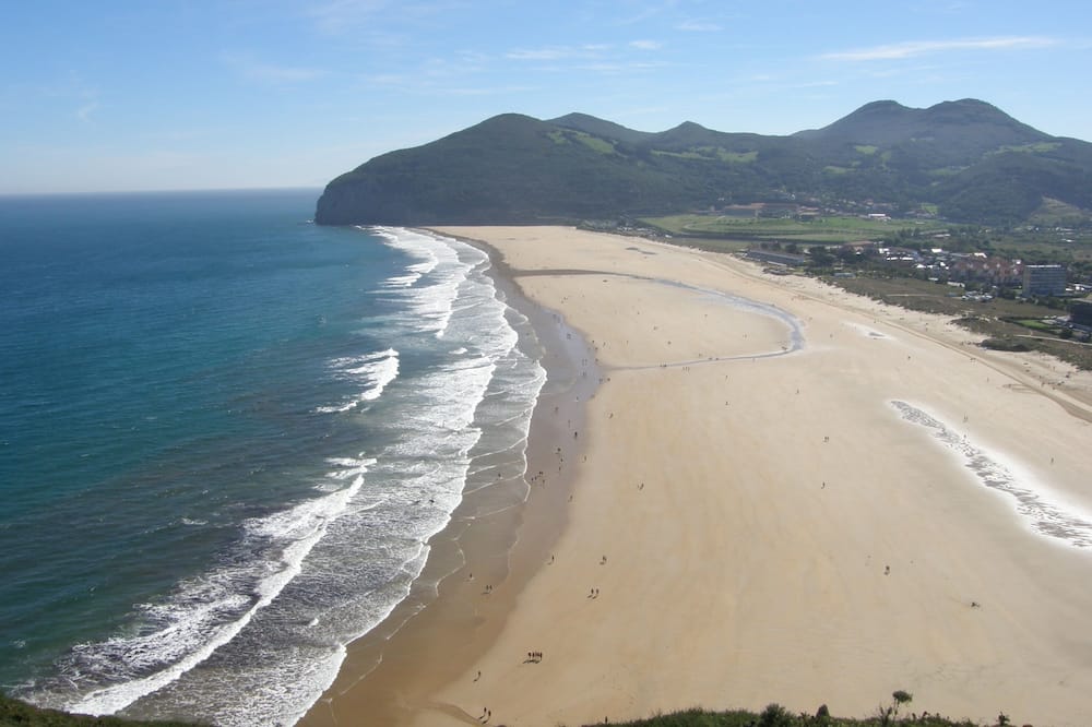 Cantabria Coast Villa, Garden, Fibre Wi-Fi, by Award Winning Beaches & Santander