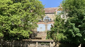 A stone building with a blue door and a stone staircase leading to a wooden deck. - Waterside cottage in a  magical setting on the Salcombe Estuary (sleeps 6) (Kingsbridge)