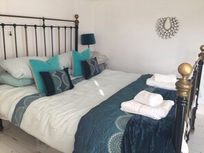 3 soverom, strykejern/-brett, wi-fi og sengetøy