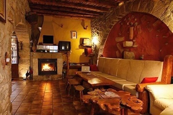 TV, fireplace, books, stereo