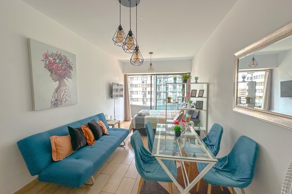Apartemen Eksklusif, 1 kamar tidur, Bebas Asap Rokok, pemandangan kota | Area keluarga | Smart TV 58-inci dengan saluran TV kabel, TV, dan Netflix