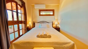 2 bedrooms, desk, iron/ironing board, WiFi