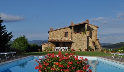 Villa Costa, Stunning Villa in the heart of Tuscany. 