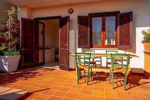 Outdoor dining - "ROBERTA" 350 mt beach. Possibility of other HOUSE same street. PET FRIENDLY. (Porto Ottiolu)