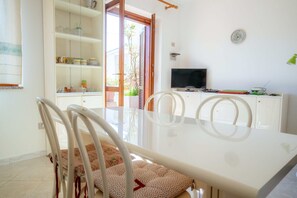 Dining - "ROBERTA" 350 mt beach. Possibility of other HOUSE same street. PET FRIENDLY. (Porto Ottiolu)
