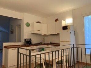 Réfrigérateur, four, plaque de cuisson, lave-vaisselle