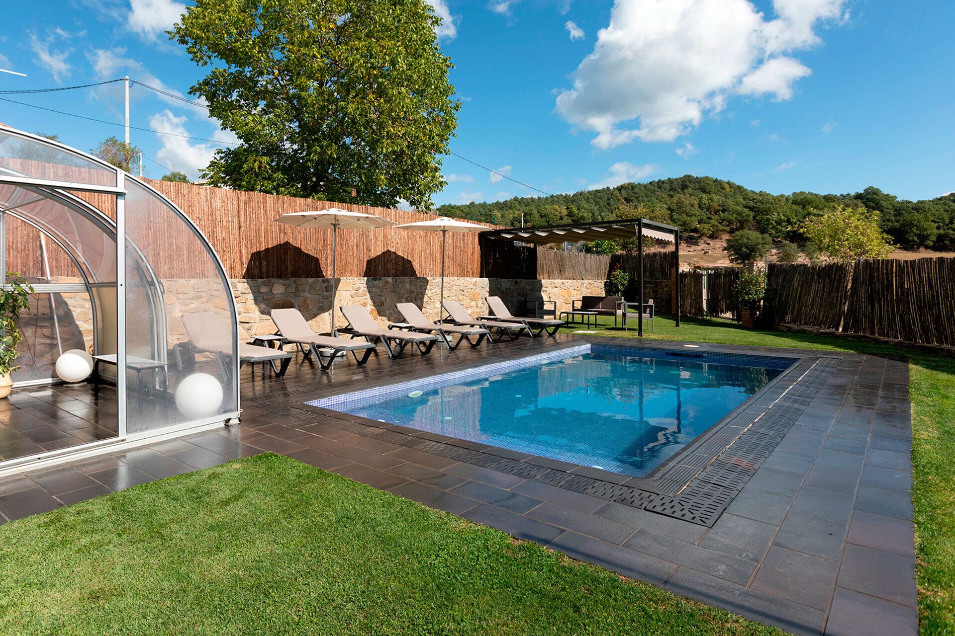 CASA ROVIRA (Magnificent rural house with jacuzzi in the garden and private pool)