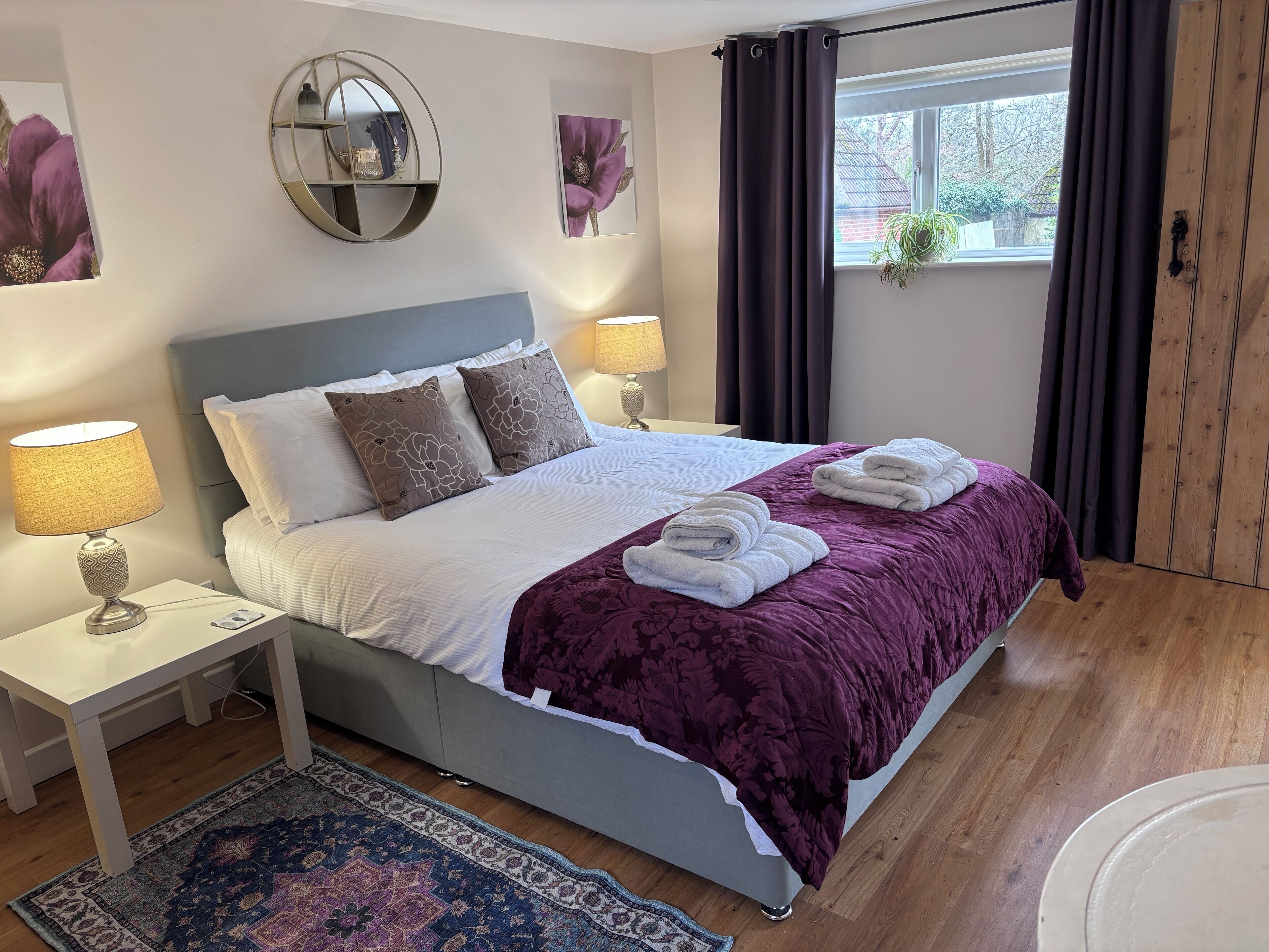 3 bedrooms, desk, iron/ironing board, travel crib